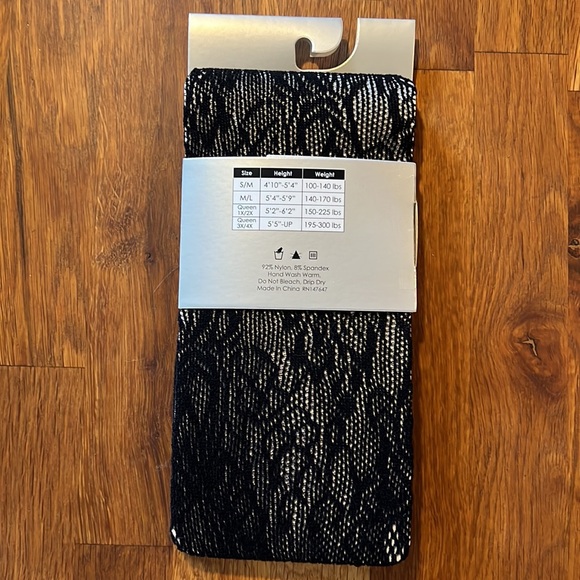 NWT fishnet decorative pattern lace tights - Picture 3 of 5